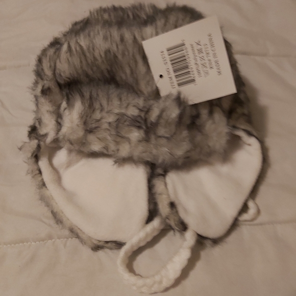 4/$25 NWT Trapper winter hat ,grey & white - Picture 5 of 5